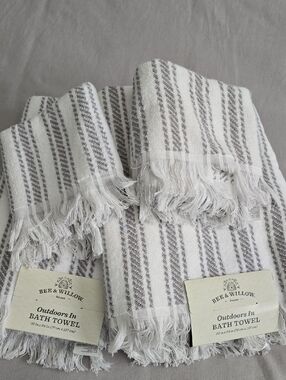 Bee & Willo Set Of 2 Bath & Hand Striped Towels - NWT